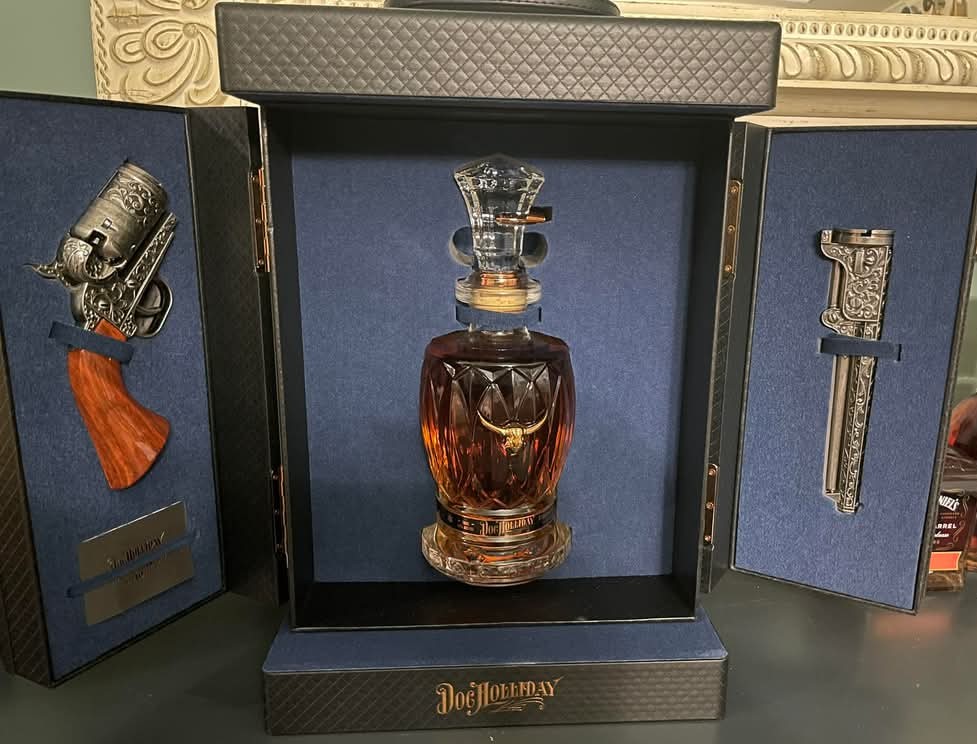 Doc Holliday Gift Set With Revolver Bourbon Whiskey 700m