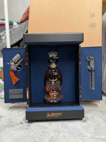 Doc Holliday Gift Set With Revolver Bourbon Whiskey 700m